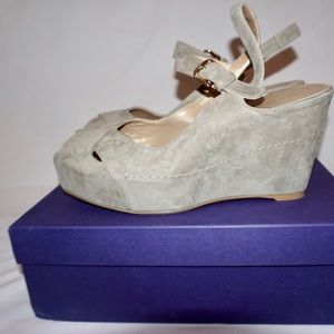 STUART WEITZMAN, Suede Wedge Sandal Grey